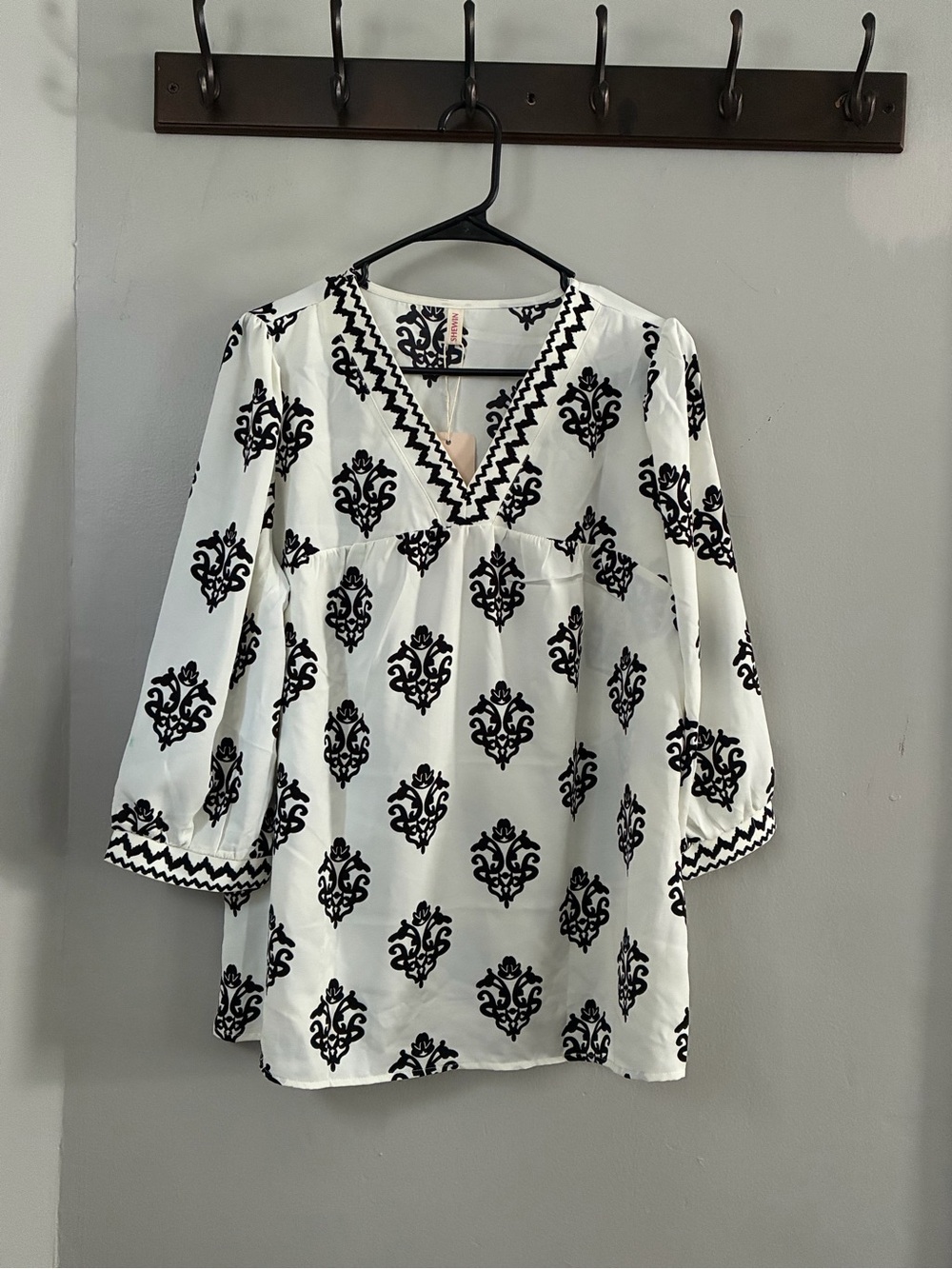 Shewin White V-Neck Tunic with Black Printed Motif